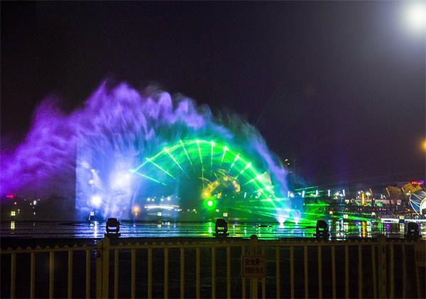 喜馬拉雅噴泉公司生產的水幕電影有哪些設備組成?